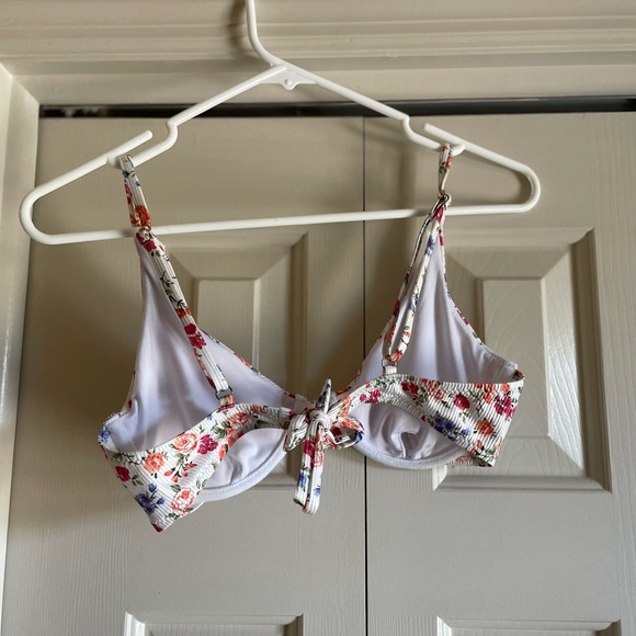 Shein White Bikini Top with a Floral Pattern - Picture 2 of 2